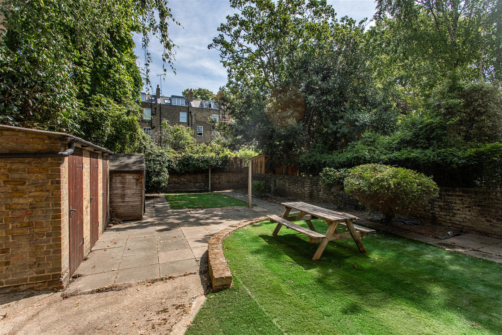 Rhondda Grove, Mile End